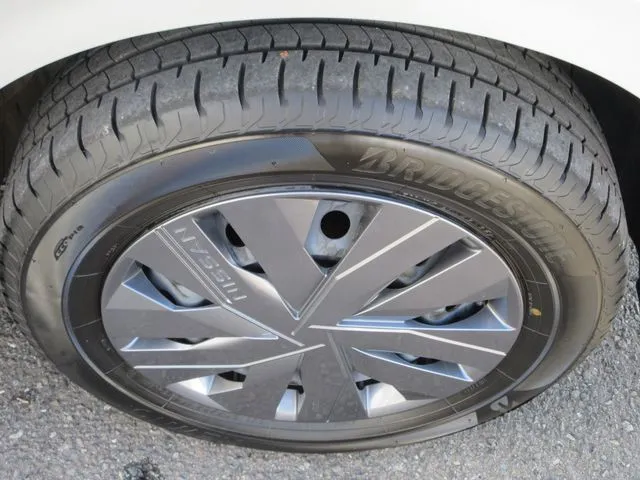 ニッサン　セレナ　４ＷＤ