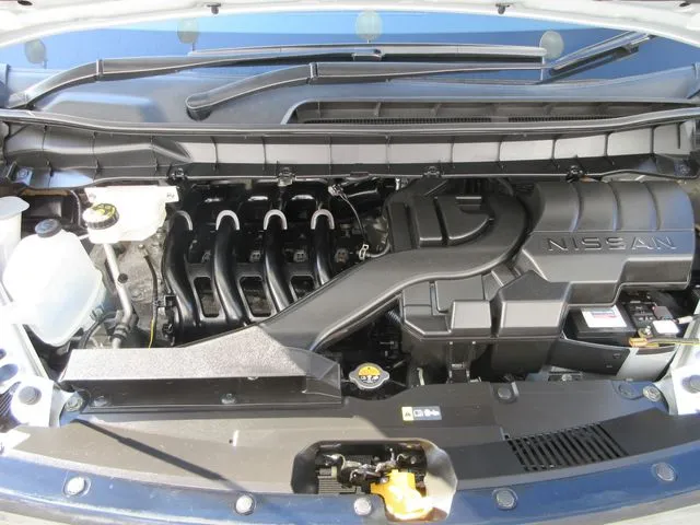 ニッサン　セレナ　４ＷＤ