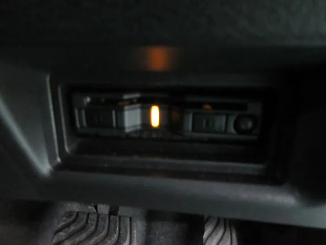 ニッサン　セレナ　４ＷＤ