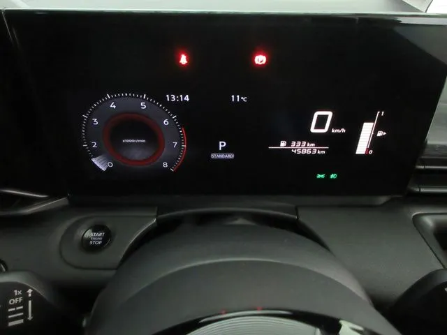 ニッサン　セレナ　４ＷＤ