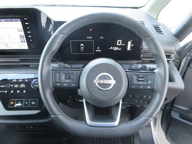 ニッサン セレナ 4WD