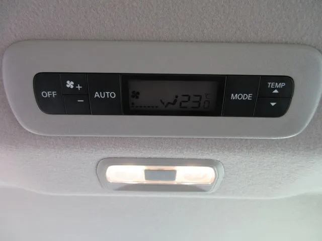 ニッサン セレナ 4WD