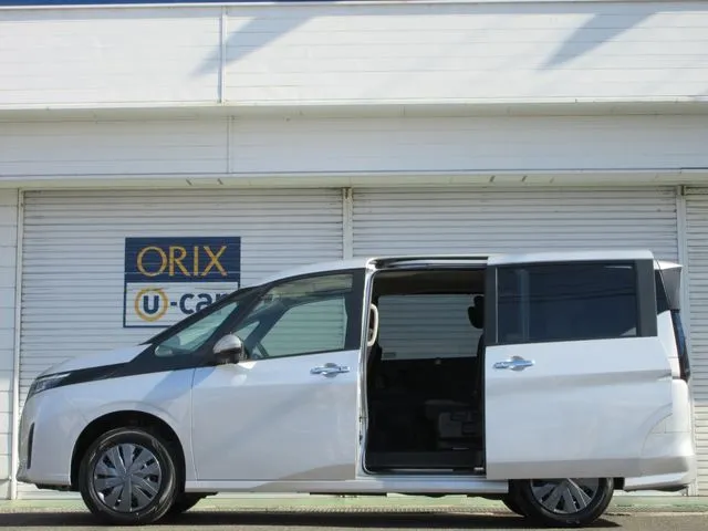 ニッサン セレナ 4WD