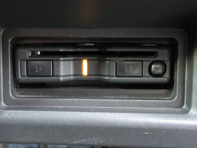 ニッサン セレナ 4WD