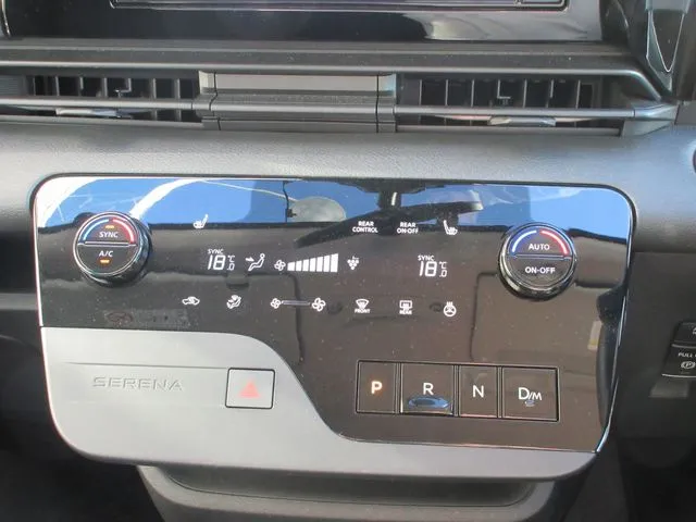 セレナ　４ＷＤ（ニッサン）の車両写真