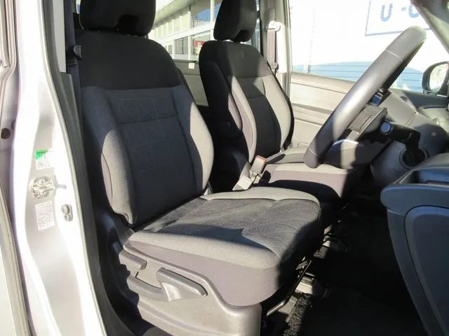 セレナ　４ＷＤ（ニッサン）の車両写真