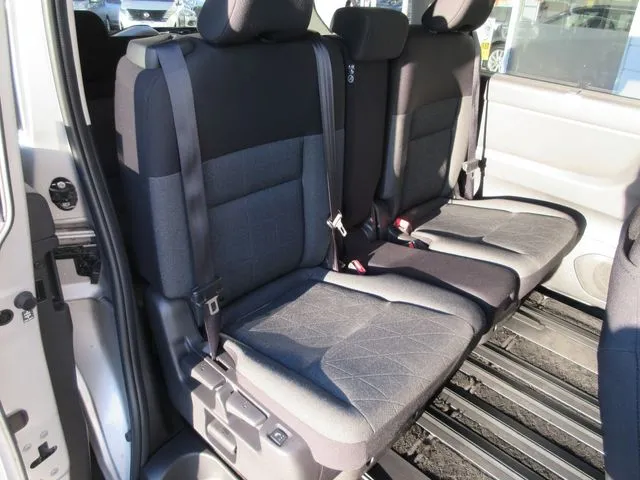 セレナ　４ＷＤ（ニッサン）の車両写真