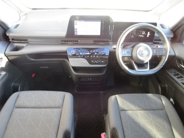 セレナ　４ＷＤ（ニッサン）の車両写真