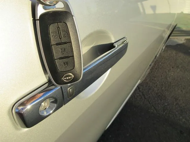 セレナ　４ＷＤ（ニッサン）の車両写真