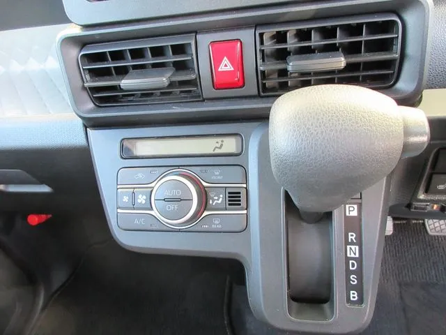 タント 4WD(ダイハツ)の車両写真