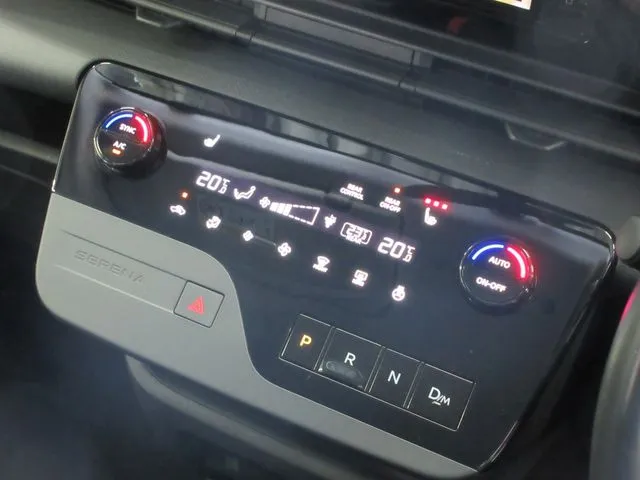 ニッサン　セレナ　４ＷＤ