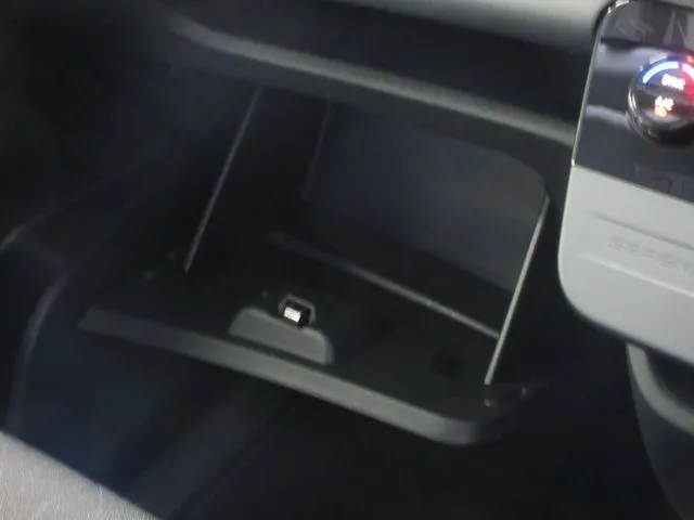 ニッサン　セレナ　４ＷＤ