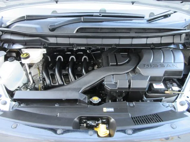 ニッサン　セレナ　４ＷＤ