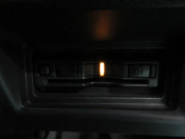 ニッサン　セレナ　４ＷＤ