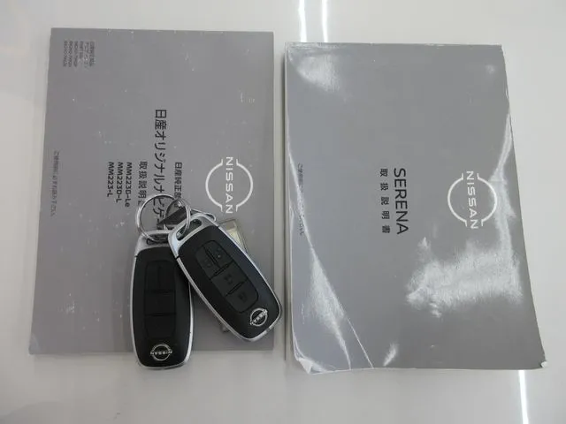 ニッサン　セレナ　４ＷＤ