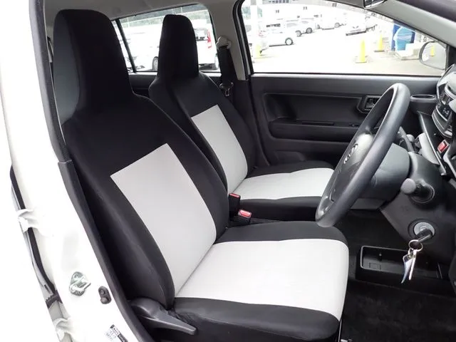 ミラ　イース（ダイハツ）の車両写真