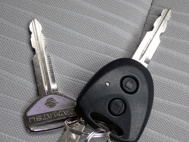 ミラ　イース（ダイハツ）の車両写真