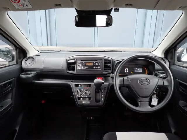 ミラ　イース（ダイハツ）の車両写真
