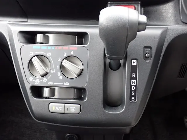 ミラ　イース（ダイハツ）の車両写真