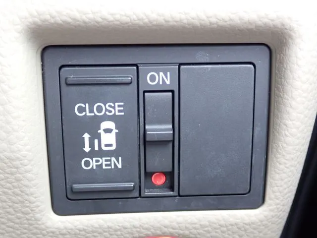 N BOX(ホンダ)の車両写真