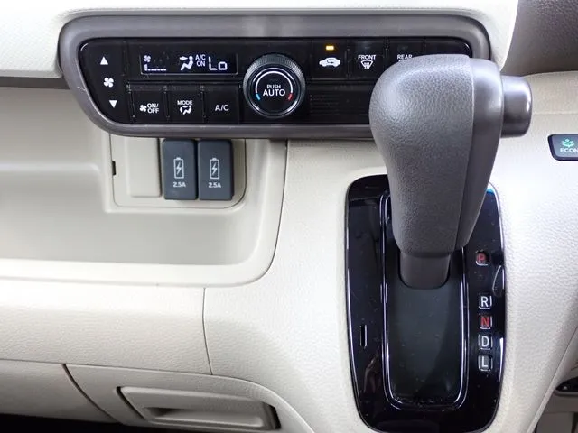 N BOX(ホンダ)の車両写真