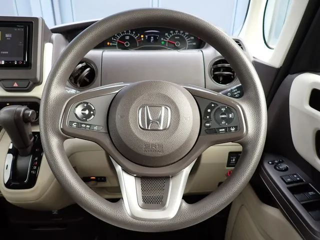 N BOX(ホンダ)の車両写真