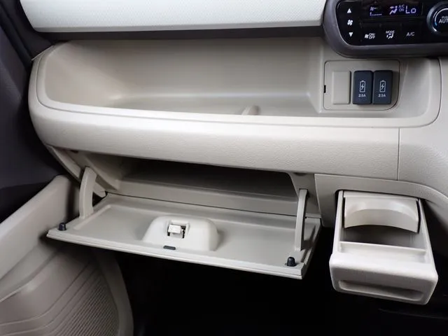 N BOX(ホンダ)の車両写真