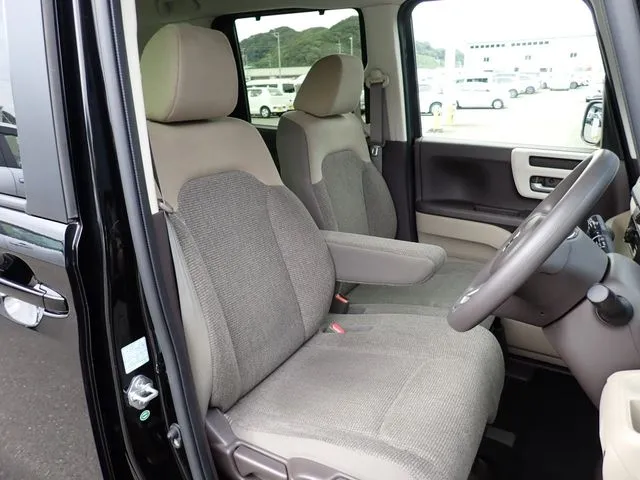 N BOX(ホンダ)の車両写真