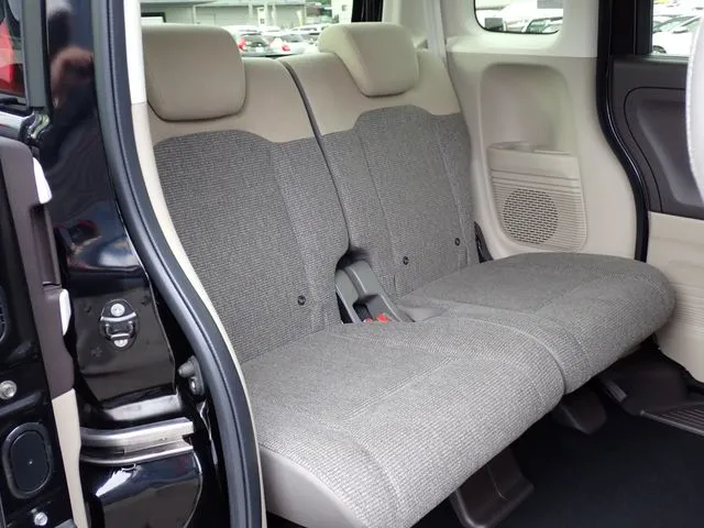 N BOX(ホンダ)の車両写真