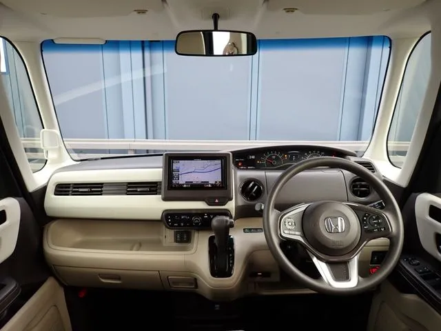 N BOX(ホンダ)の車両写真