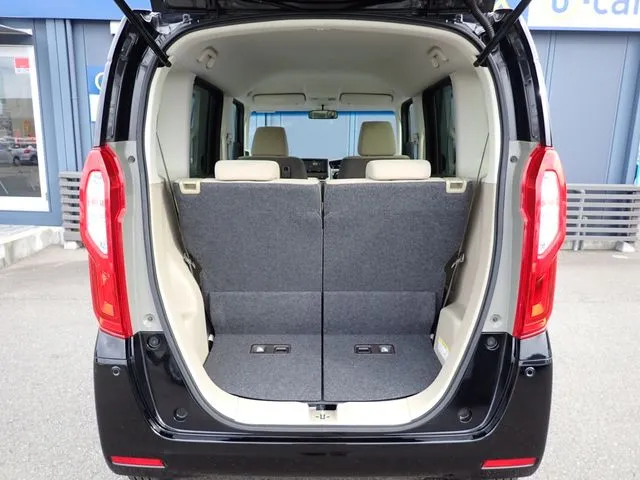 N BOX(ホンダ)の車両写真