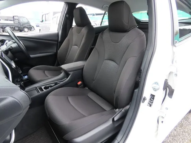 プリウス（トヨタ）の車両写真