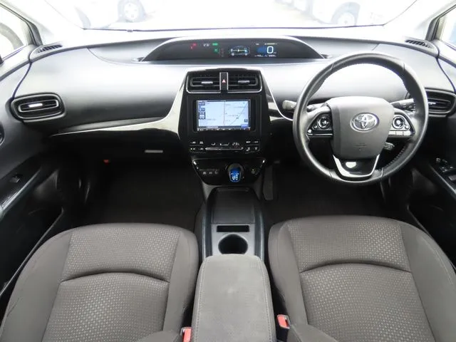 プリウス（トヨタ）の車両写真