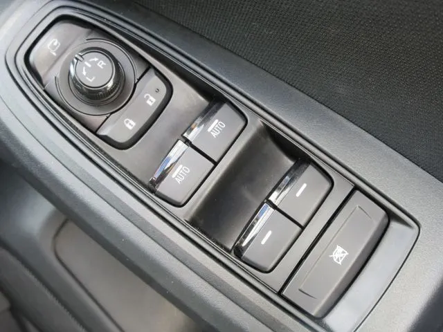 インプレッサスポーツ 4WD(スバル)の車両写真