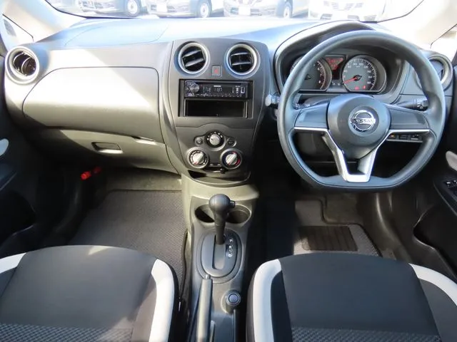 ノート（ニッサン）の車両写真