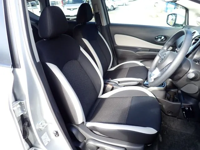 ニッサン　ノート