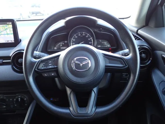 マツダ MAZDA2