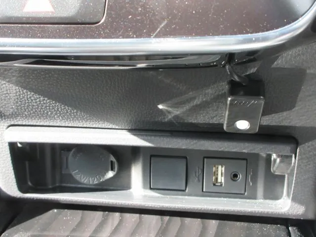 トヨタ　クラウン　セダン　ハイブリッド　４ＷＤ