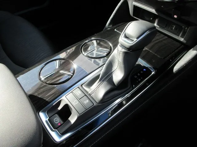 トヨタ　クラウン　セダン　ハイブリッド　４ＷＤ