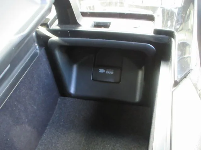 トヨタ　クラウン　セダン　ハイブリッド　４ＷＤ