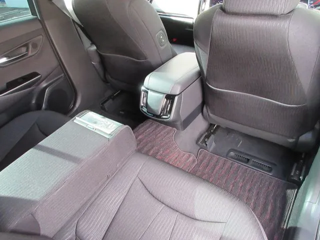 トヨタ　クラウン　セダン　ハイブリッド　４ＷＤ