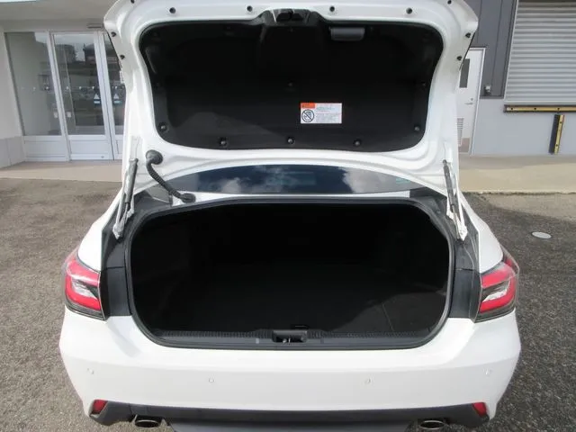 トヨタ　クラウン　セダン　ハイブリッド　４ＷＤ