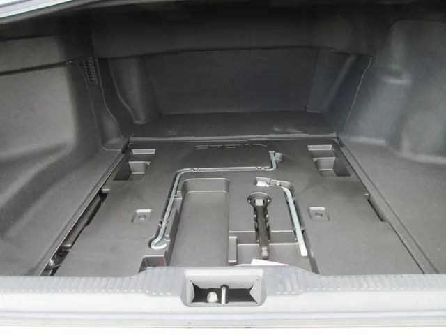 トヨタ　クラウン　セダン　ハイブリッド　４ＷＤ