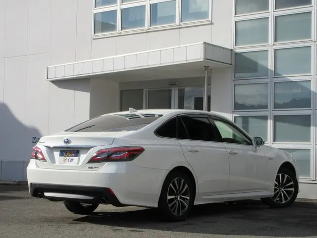 トヨタ　クラウン　セダン　ハイブリッド　４ＷＤ