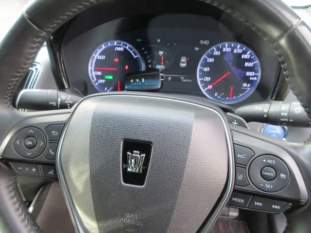 トヨタ　クラウン　セダン　ハイブリッド　４ＷＤ