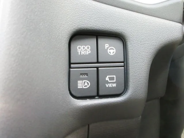 トヨタ　クラウン　セダン　ハイブリッド　４ＷＤ