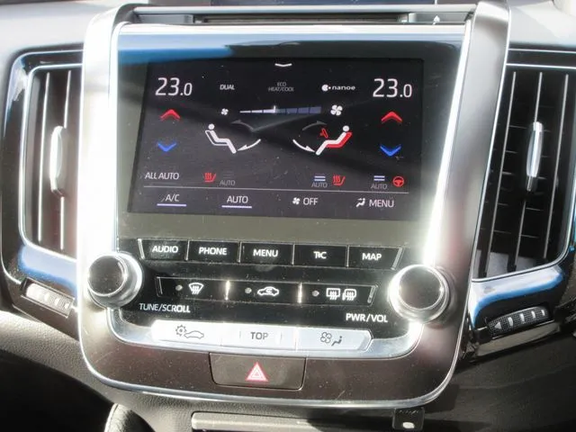 トヨタ　クラウン　セダン　ハイブリッド　４ＷＤ