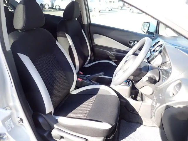 ノート（ニッサン）の車両写真