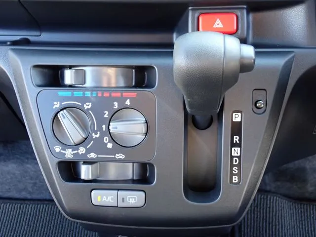 ダイハツ　ミラ　イース