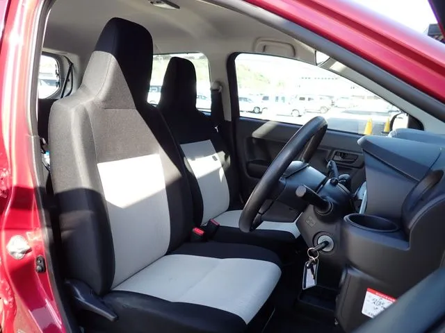 ダイハツ　ミラ　イース